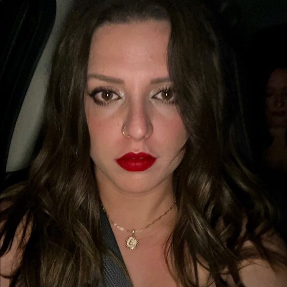 Meet your Posher, Sharon - Picture 1 of 1